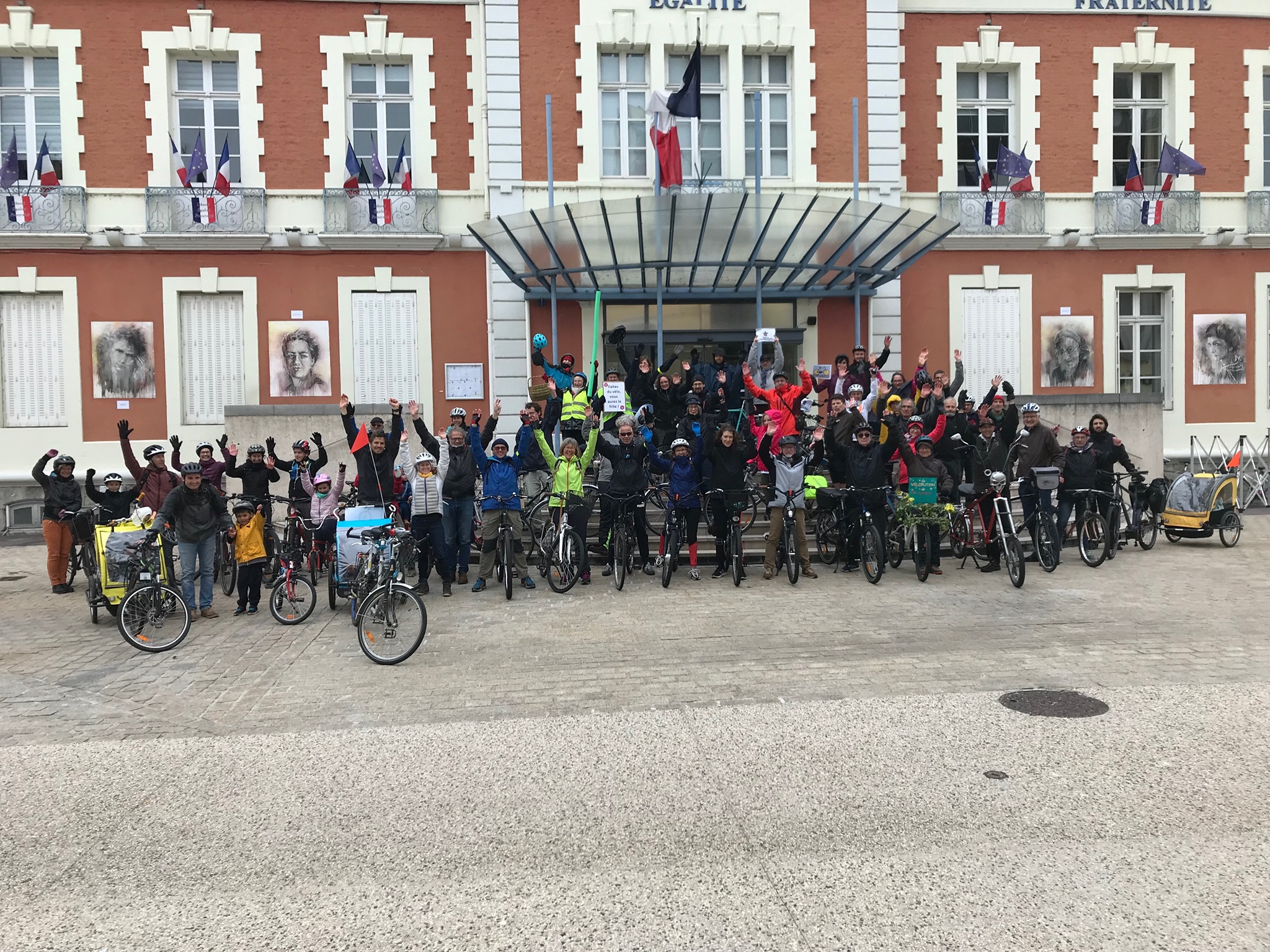 favoriser l’utilisation du vélo dans les déplacements quotidiens et dans la logistique afin d’en tirer des bénéfices en terme de santé publique, d’environnement et d’économie