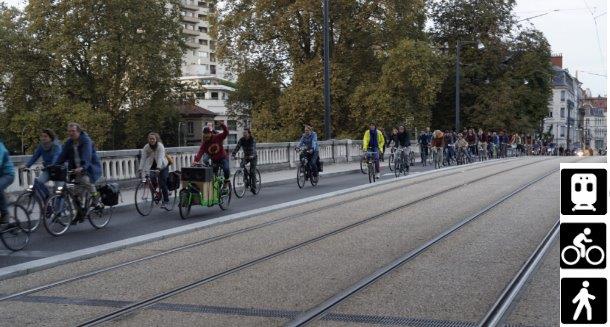 Les réunions mensuelles ont lieu le premier mercredi du mois à 18h15 dans les locaux de Trivial Compost au 31 rue Battant