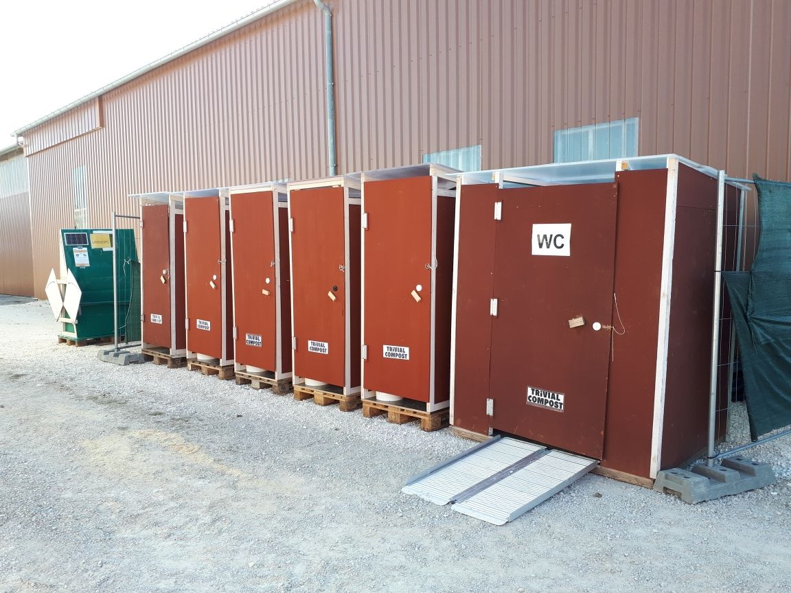 <p>Si vous souhaitez louer nos toilettes s&egrave;ches, envoyez-nous un mail ou appelez-nous en pr&eacute;cisant &agrave; quelle date vous souhaitez les louer, pour quel type d&rsquo;&eacute;v&eacute;nement, et le nombre approximatif de personnes attendues. Nous vous enverrons ensuite un devis gratuit</p>
