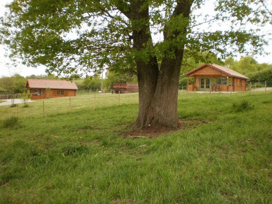 La ferme se situe dans un petit hameau au cœur de la Bourgogne, à 25km de Beaune, Chalon-sur-Saône et Autun.