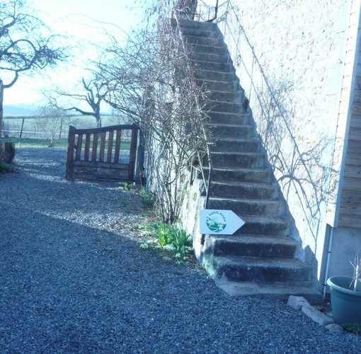  Au sud du parc du Morvan , en pleine campagne, longère sur une petite route de Crète. A 2km de Millay, 4km de Luzy (gare et commerces), 30km d'Autun et du Château-Chinon, 80km de Nevers, 19 km du site de bibracte.

